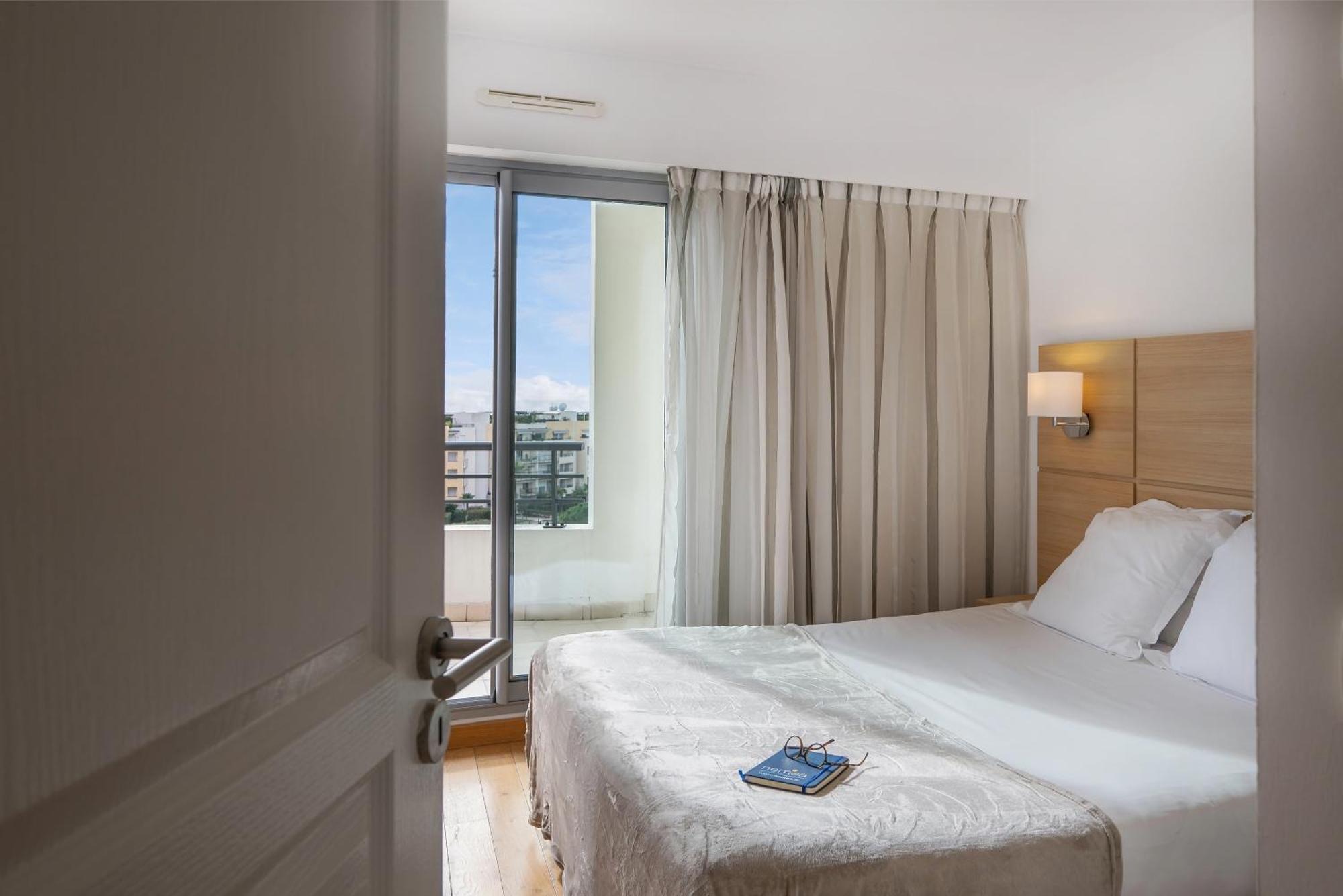 Two-Bedroom Apartment (6 Adults) with swimming-pool view,1499036035:JPEG